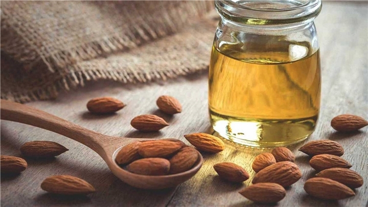 خواص بی نظیر روغن بادام در زیبایی و سلامت بدن