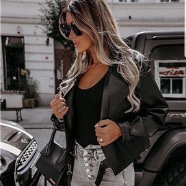 کاپشن کراپ چرم ساده زنانه