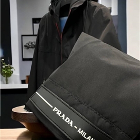 سویشرت مردانه زیپ خور جدید پرادا prada